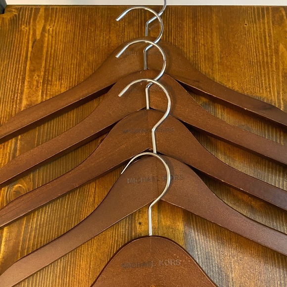 Michael Kors wooden hangers - Picture 2 of 5